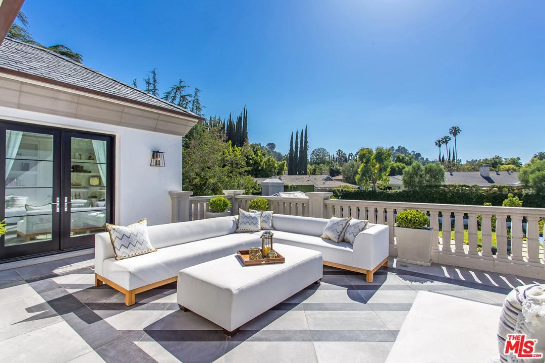 MLB Great Jimmy Rollins Sets Record With Encino Estate Purchase