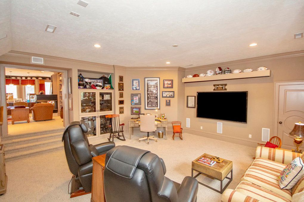 Retired Va Tech Coach Frank Beamer Selling $2.2m Blacksburg Mansion