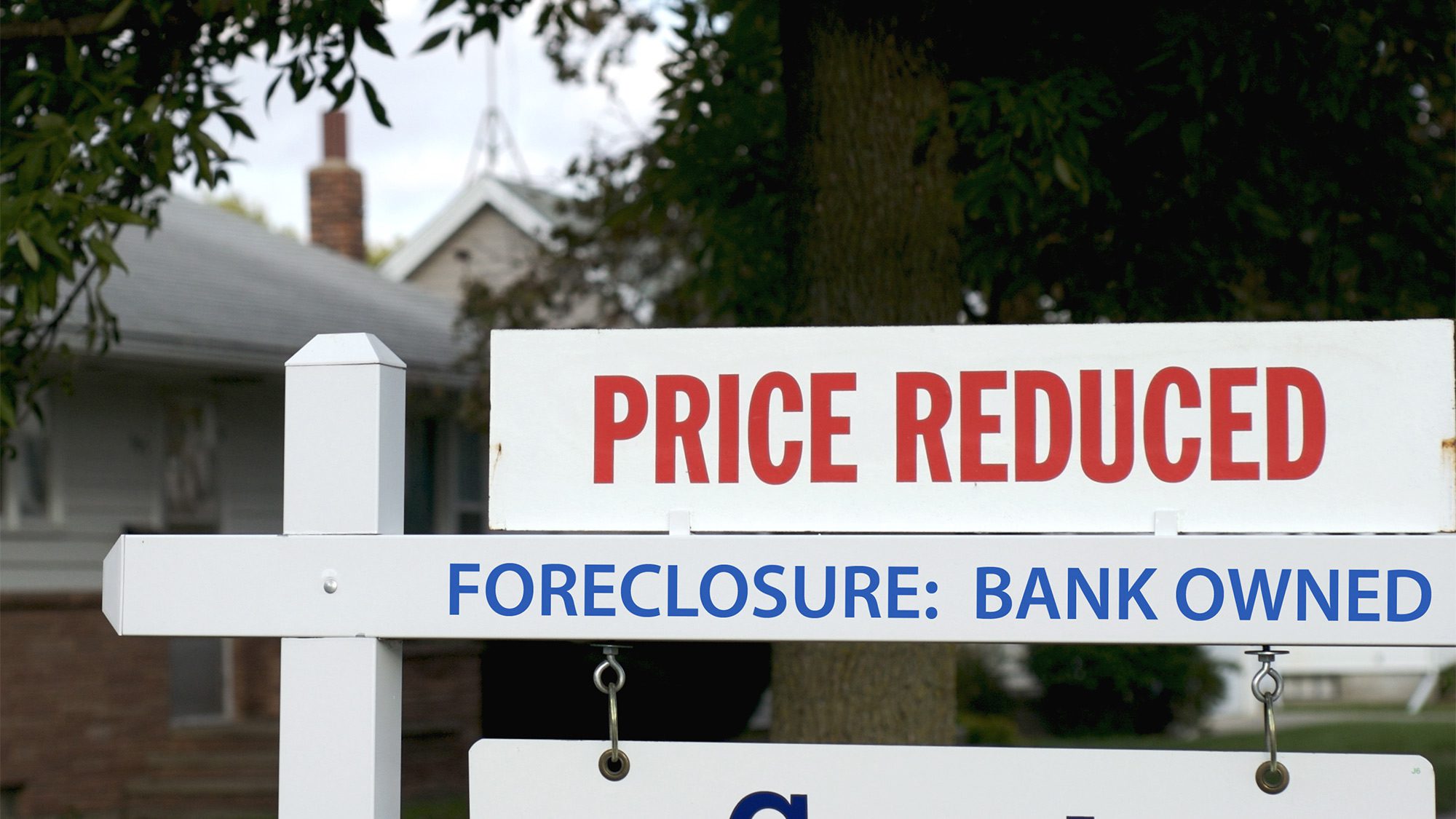 do you need a realtor to buy a foreclosure