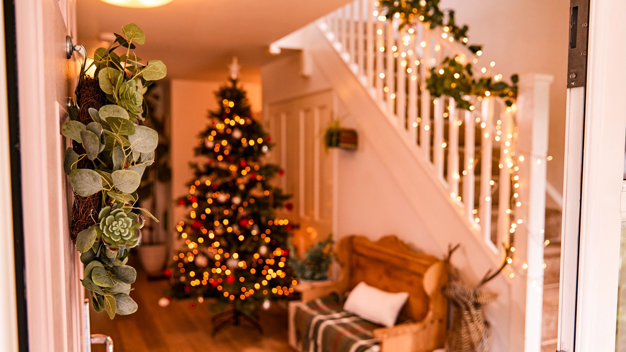 Hark, the Buyers Sing! 4 Tips for a Rockin' Holiday-Themed Open House