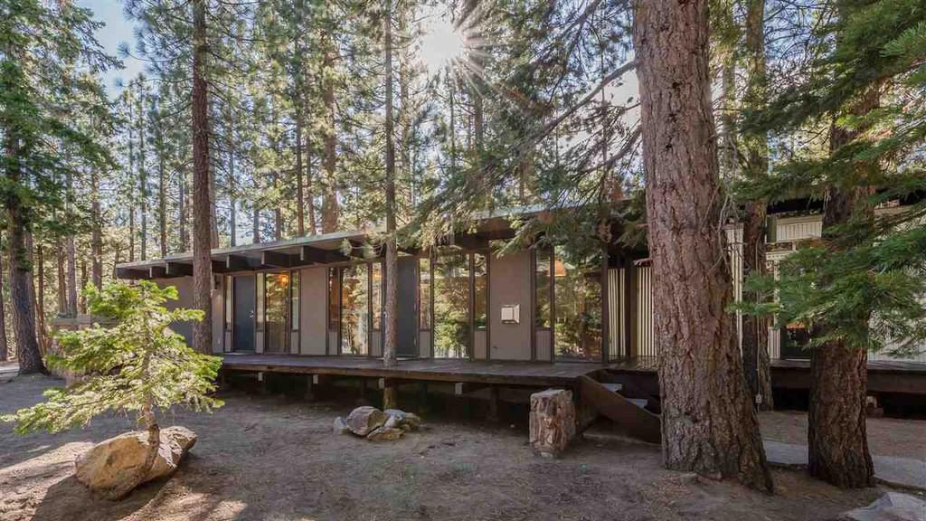 $789K Neutra-Designed Home in Mammoth Lakes is a Private Mountain Retreat