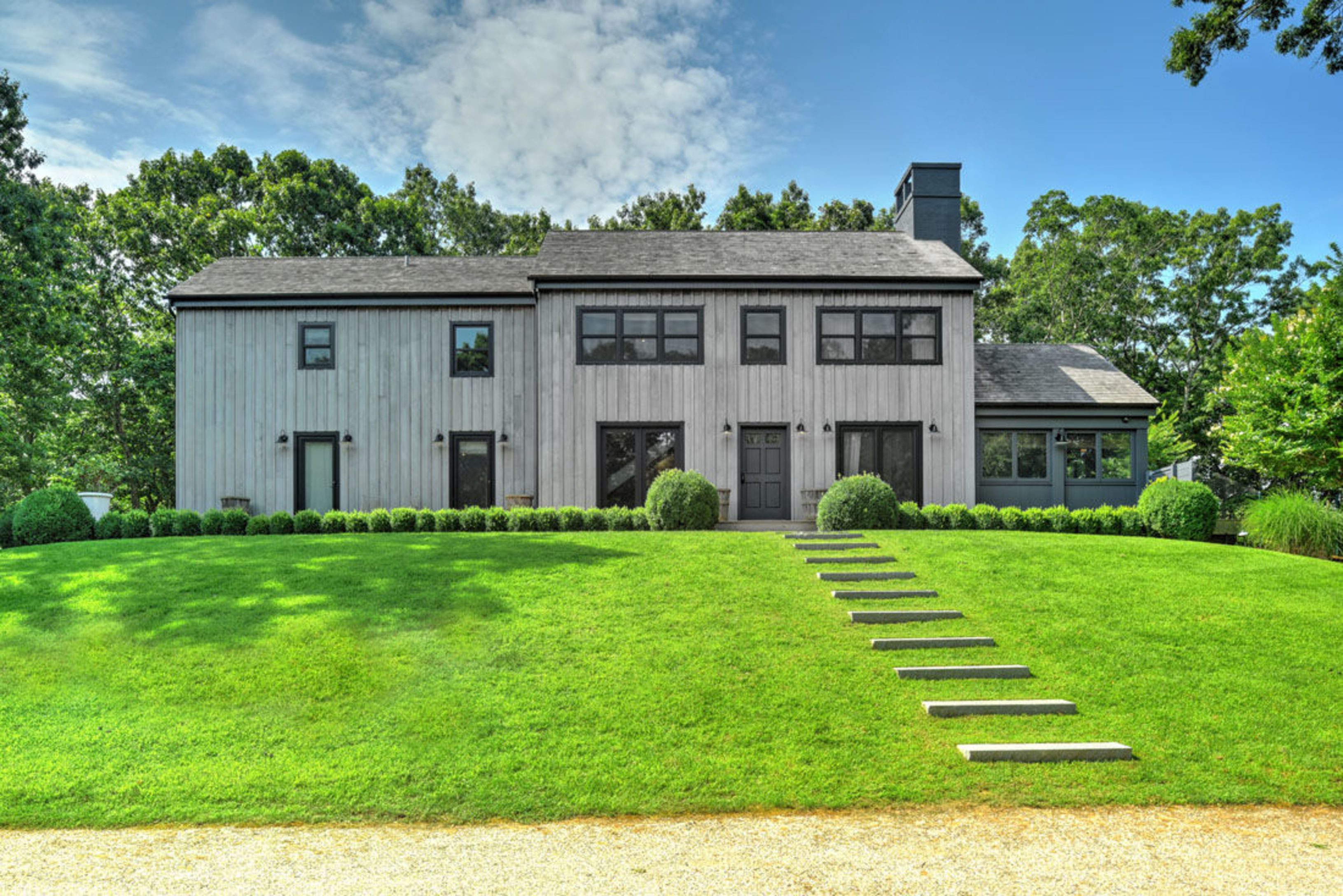 exterior ellen pompeo house hamptons 