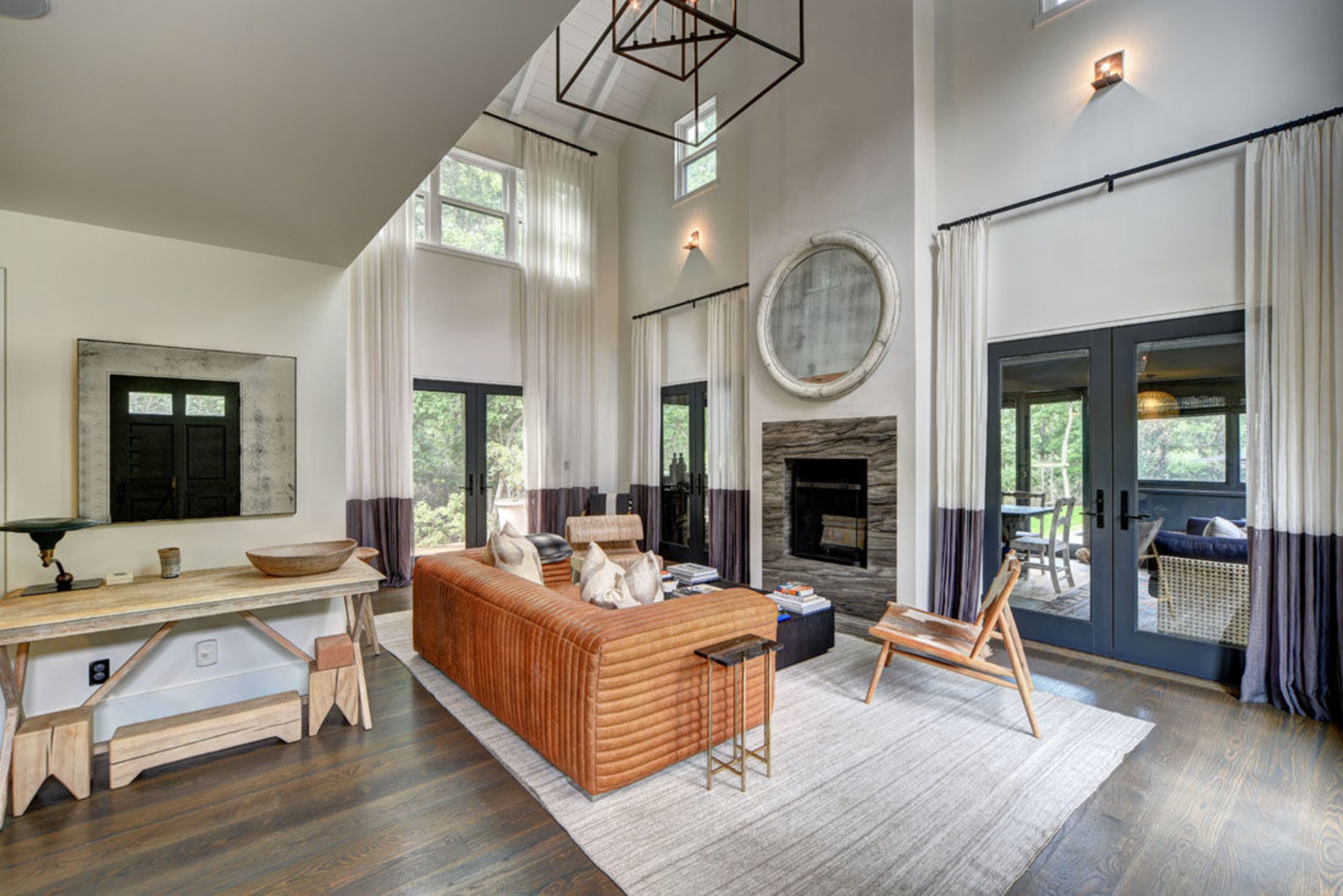 Ellen Pompeo house in Hamptons living room 