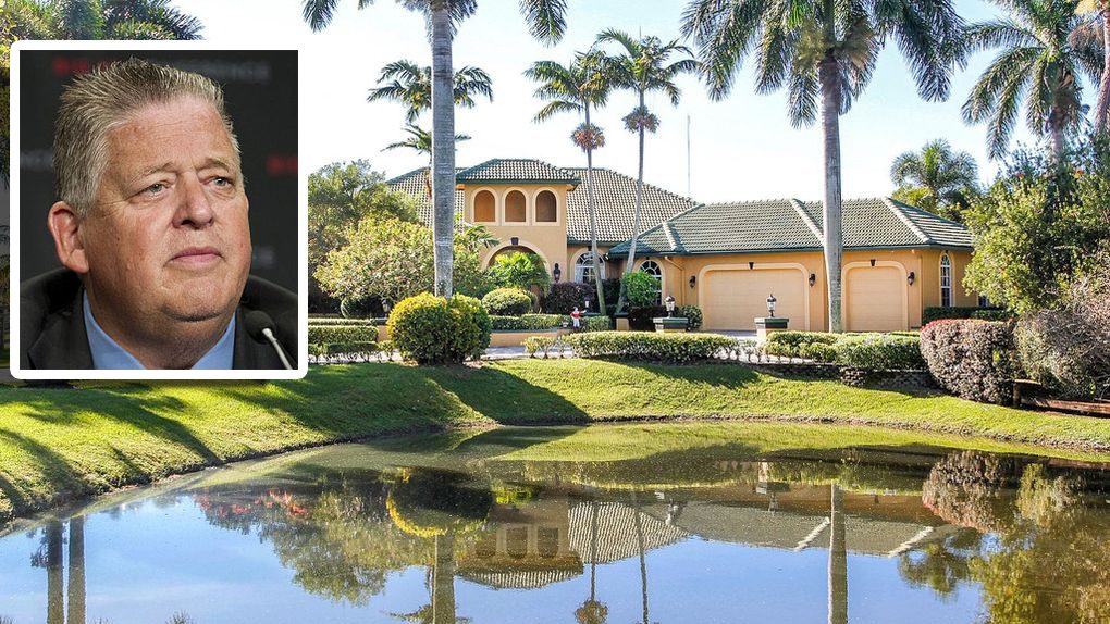 Charlie Weis selling home