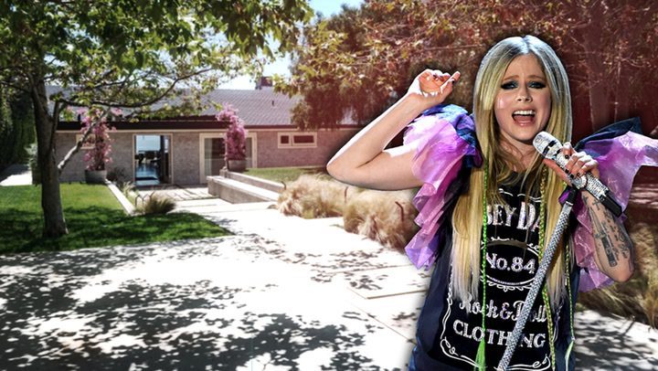 Pop Star Avril Lavigne Purchases Modern Oceanfront Home In Malibu