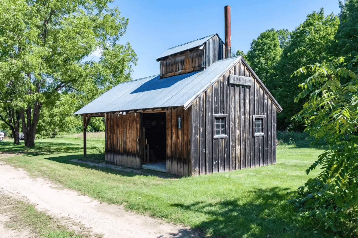 1.3M Massachusetts Farmhouse From 1671 Is the Week's Oldest Listing